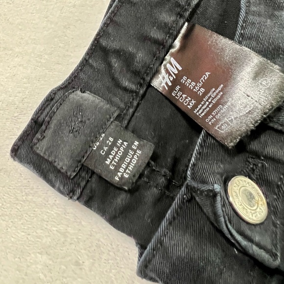 Men black denim shorts by H&M size 28 - Picture 5 of 5